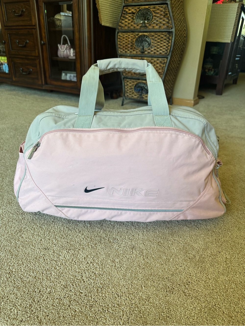 RARE Vintage Y2K Light Pink Nike Travel Gym Duffle Bag, Great Condition